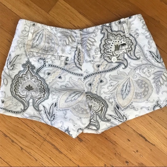 Tommy Hilfiger Paisley Print 5 Pocket Shorts Sz 2 - Picture 2 of 8